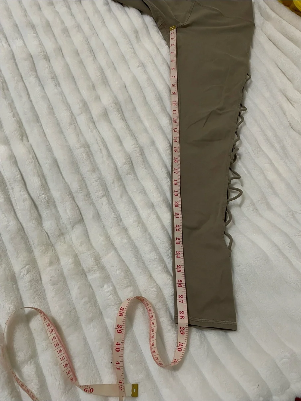 ALO Yoga High-Waist Lattice-Side Leggings - Taupe